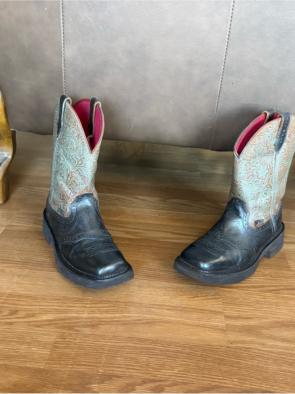 Western Cowgirl Boot - Black and Turquoise with Pink Lining size 6.5